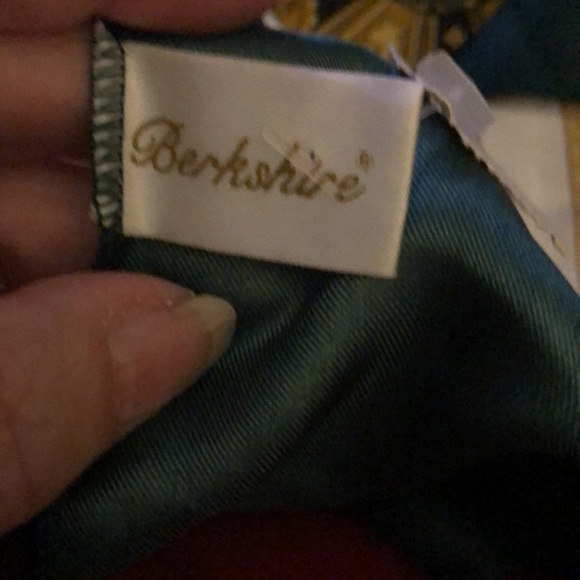 Nwt - Picture 2 of 4